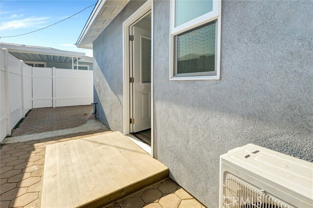Building Photo - 1111 N Holmar Ave