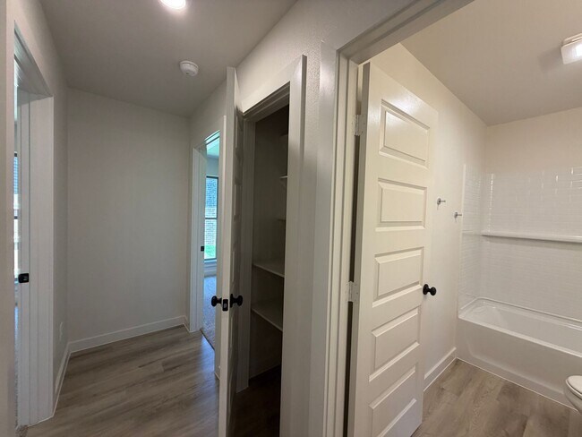 Building Photo - Brand New 3/2: FRENSHIP ISD!