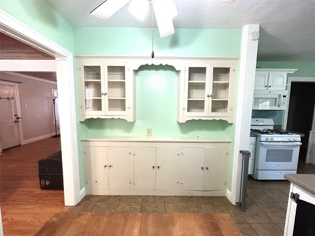 Building Photo - 4915 Houston Dr