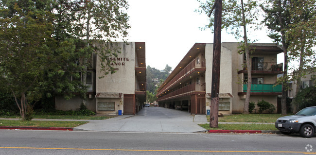 Building Photo - Yosemite Manor