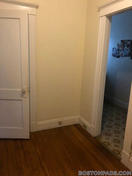 Building Photo - 17-19-19 Washington St S