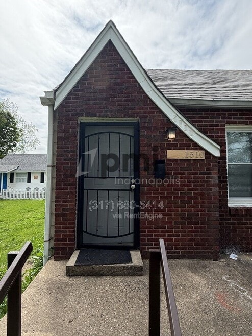 Building Photo - 1512 N Gladstone Ave