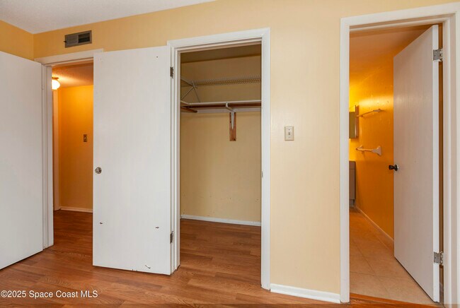 Building Photo - 190 E Olmstead Dr