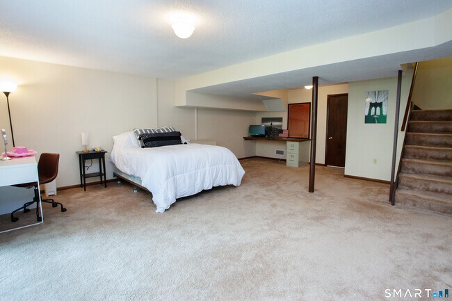 Building Photo - 17 Wiggins Farm Dr