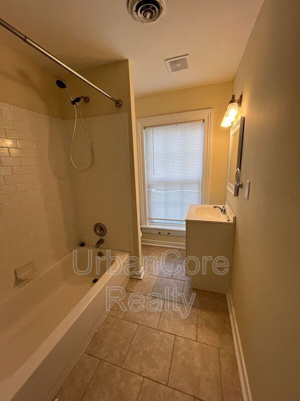 Building Photo - 805 N 26th St