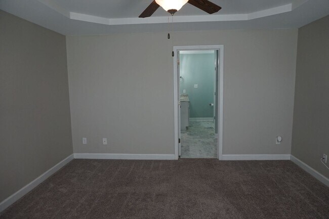 Building Photo - 3 Bedroom 2 Full bathrooms w/ Bonus room in Richlands!