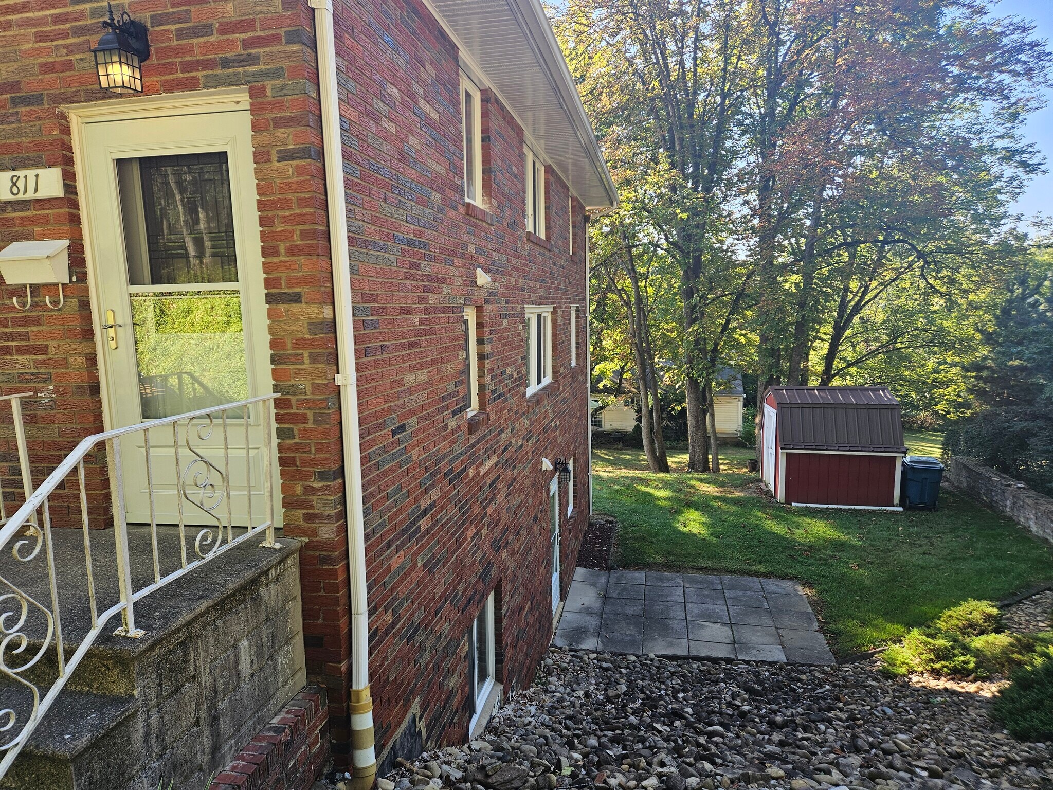 Building Photo - 811 Painter St