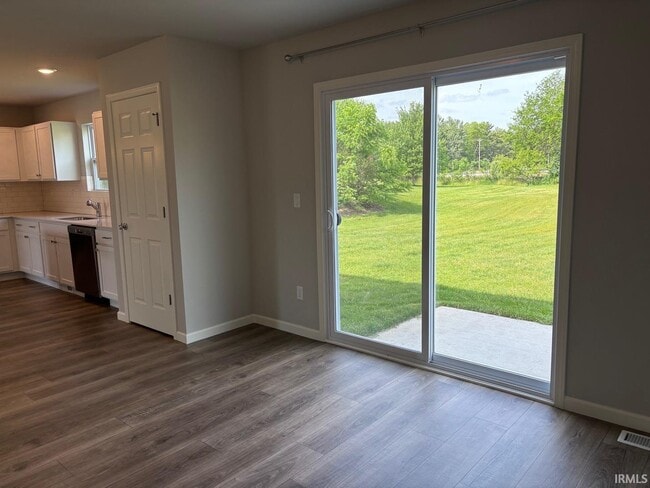 Building Photo - 54271 Stonebridge Dr