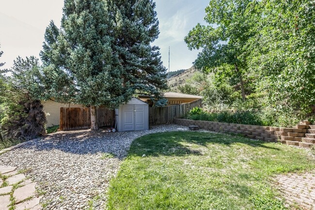 Building Photo - 2131 Bonvue Dr