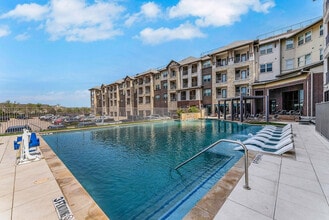 Building Photo - Discovery Park