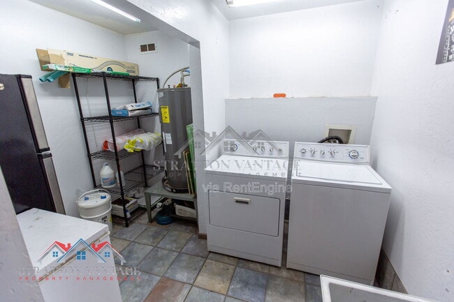 Building Photo - 1735 W Pampa Ave