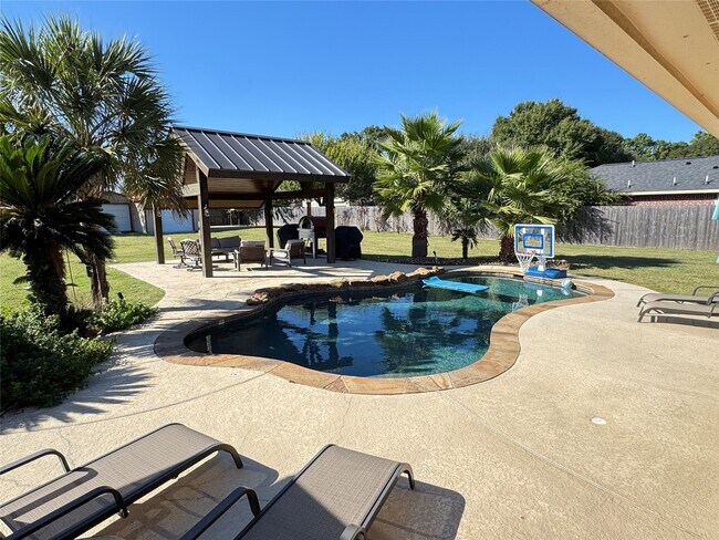 Building Photo - 16003 Escher Rd