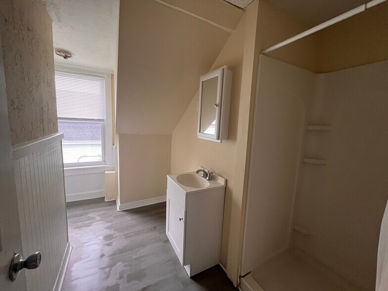 Building Photo - 271 Elm St