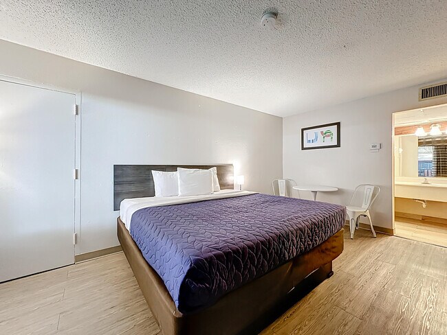 Building Photo - 910 Suemac Rd