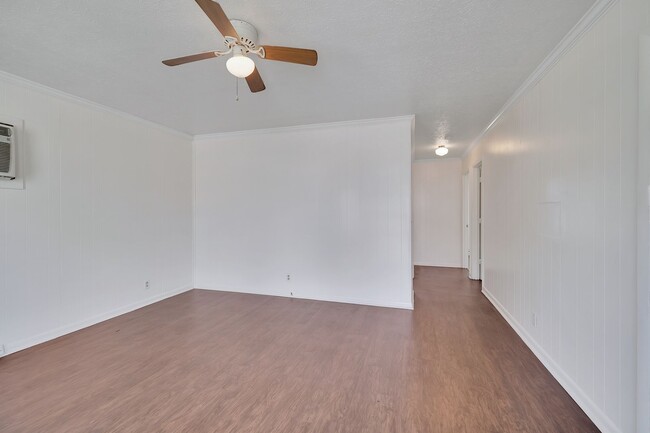 Building Photo - 2 Bedroom, 1 Bathroom Duplex in Gallatin!