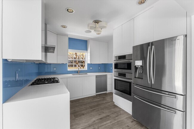 Building Photo - 8934 Emerson Ave