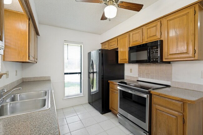 Building Photo - Charming 2BD Home in Far North Dallas