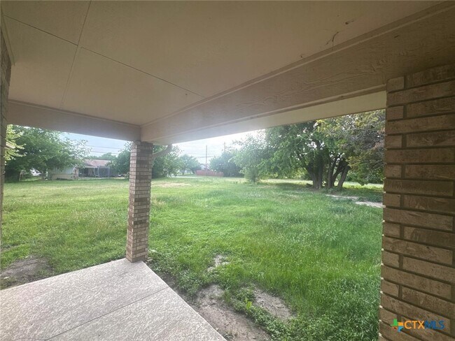 Building Photo - 2311 Old FM 440 Rd