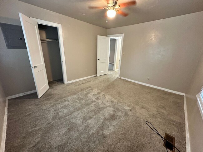 Building Photo - 2 Bed 1 bath NE OKC