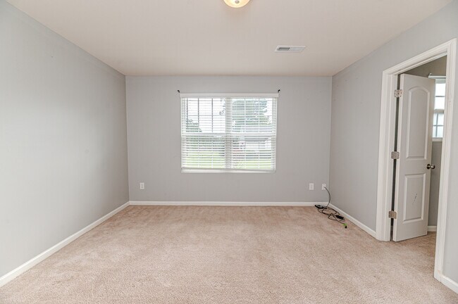 Building Photo - 2441 Westgate Dr