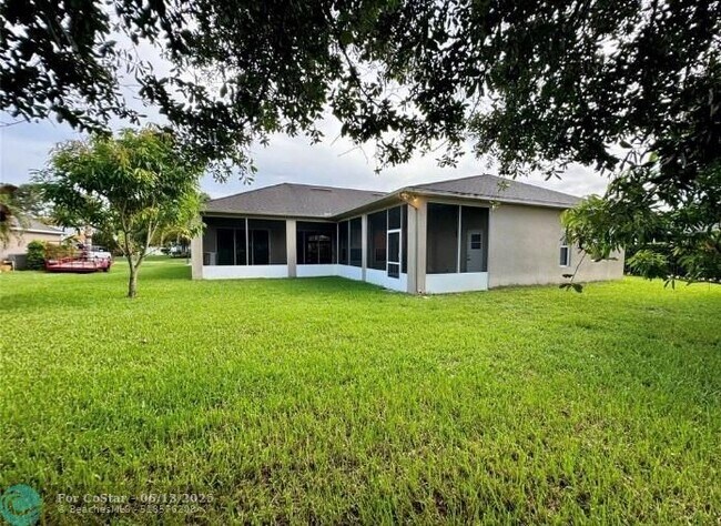 Building Photo - 2811 Serenity Cir S