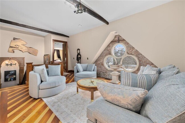 Building Photo - 60 Old Beach Rd