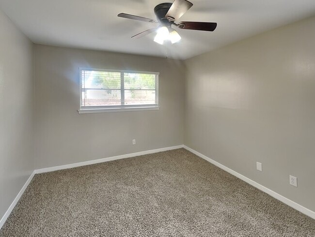 Building Photo - 10322 Antrim Ln