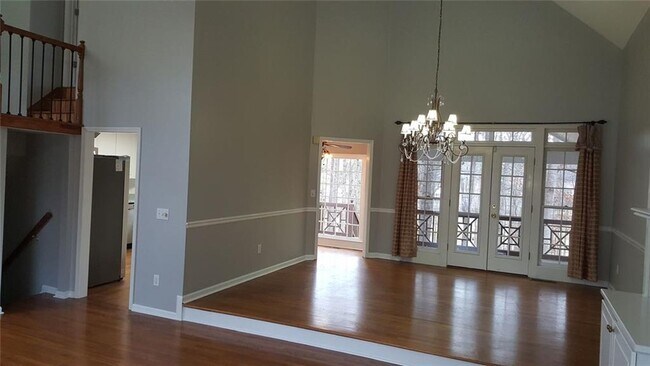 Building Photo - 3885 Waterford Dr