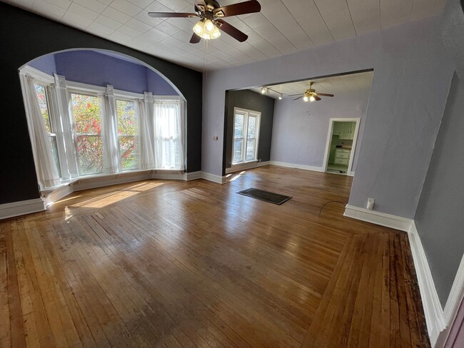 Building Photo - Charming 2-Bedroom Home Downtown Available...