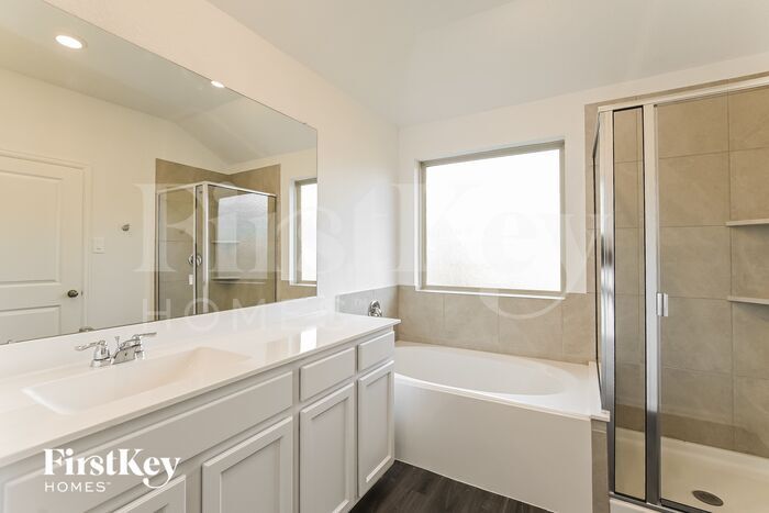 Building Photo - 18438 Summit Ranch Dr