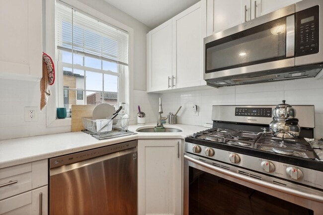 Building Photo - 240.5 South St