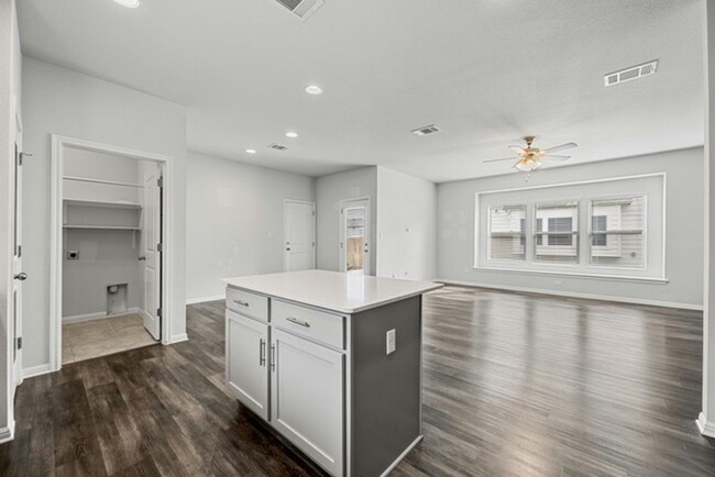 Building Photo - 8128 Daisy Cutter Crossing