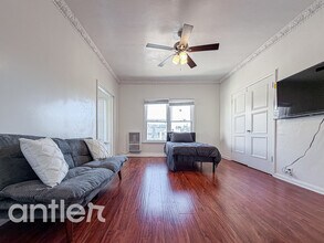 Building Photo - 724 S Mariposa Ave