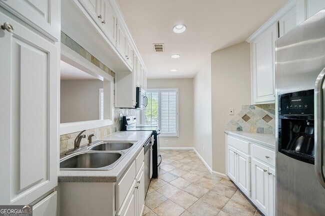 Building Photo - 4010 Roswell Rd NE