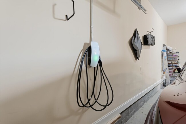 Building Photo - Stunning 4BR Home in Cascade Falls – Modern Upgrades & EV Ready!