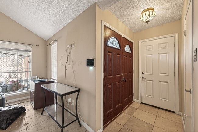 Building Photo - 11331 Oakcenter Dr