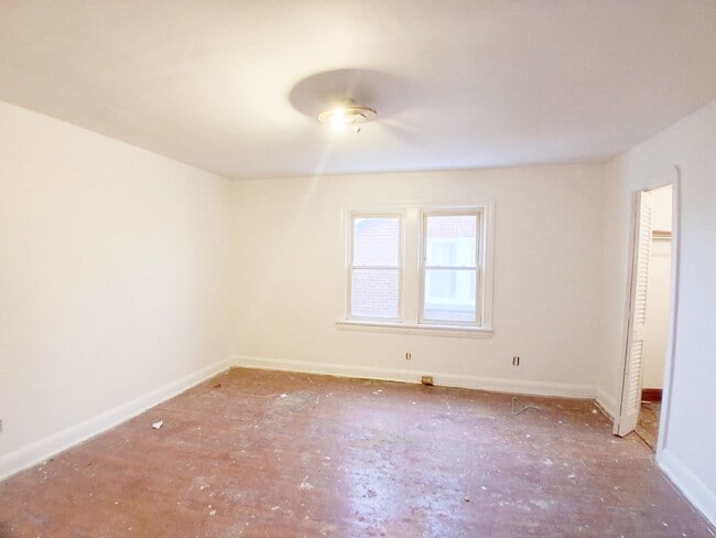 Building Photo - 3 BED, 1 BATH BEAUTIFUL SINGLE-FAMILY HOME IN CLEVELAND!