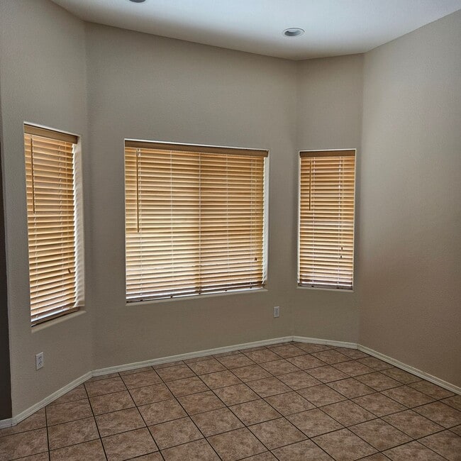 Building Photo - Updated 3 bedroom rental