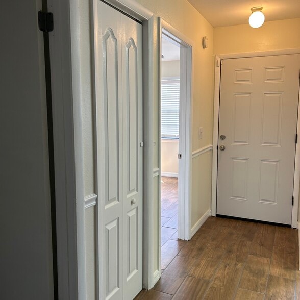 Building Photo - 12702 Raeburn Way