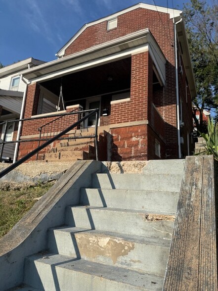 Building Photo - 1647 Oakhurst St