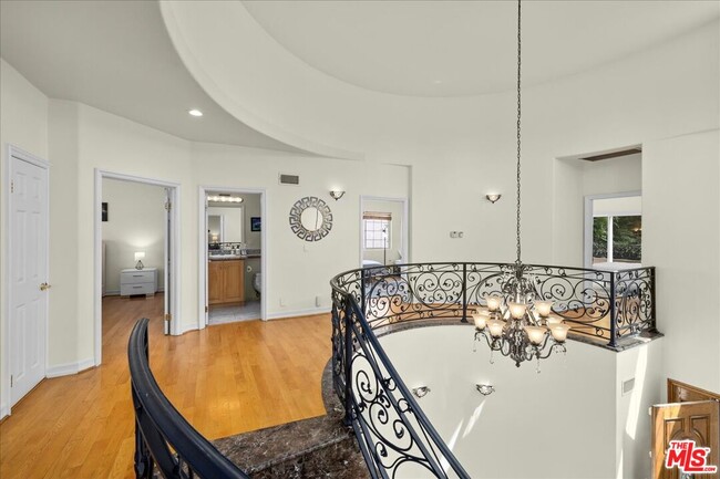 Building Photo - 5029 Lemona Ave