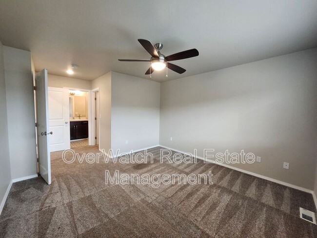 Building Photo - 207 Shageluk St