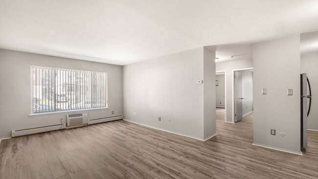 Building Photo - Maplehurst Apartments