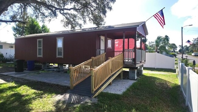 Primary Photo - 2108 Roselawn Dr