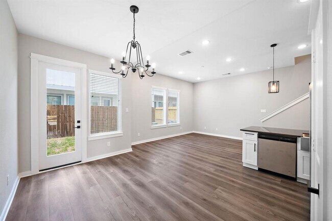 Building Photo - 8474 Berry Grn Ln