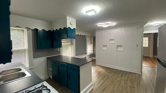 Building Photo - 26 Pine St