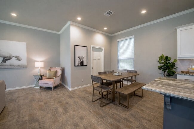 Building Photo - 3617 Kenyon Dr