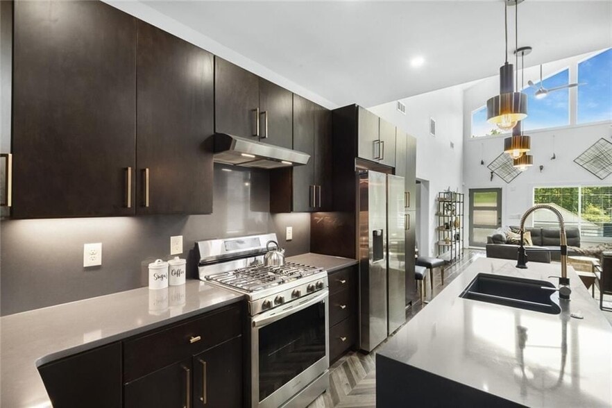 Building Photo - 255 Mathewson Pl SW