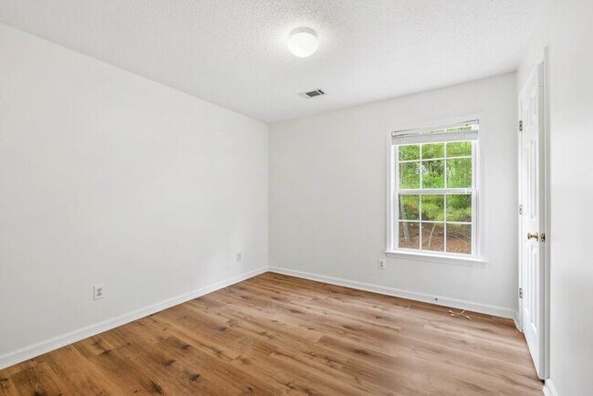 Building Photo - 5840 Haterleigh Dr