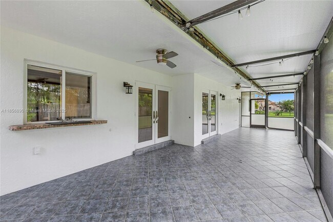 Building Photo - 15800 Surrey Cir
